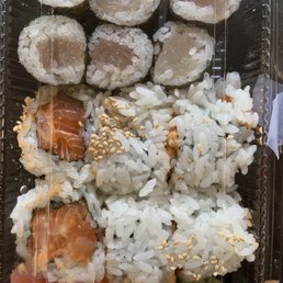 Tuna roll and spicy salmon roll Tuna roll and spicy salmon roll