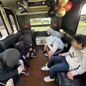 Fun Way To Go - Limos Near Me - Seattle, Washington Fun Way To Go - Limos Near Me - Seattle, Washington