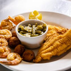 Fisherman's Point Marina & Lighthouse Cafe