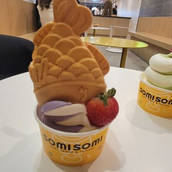 Somisomi - Ube Milk Tea Swirl with Custard Taiyaki - Desserts Near Me - Carrollton, Texas