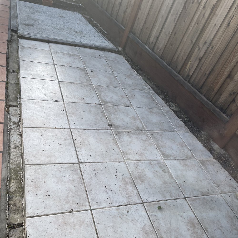 Willow Glen Gardening - Weeds alongside fence removed - Gardeners Near Me
