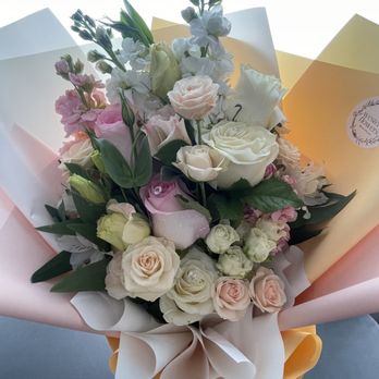 Western Flowers - Birthday bouquet: roses of different varieties - Florists Near Me - Los Angeles, California Western Flowers - Birthday bouquet: roses of different varieties - Florists Near Me - Los Angeles, California