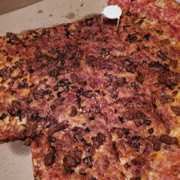 Burnt suposedly "taco" pizza Burnt suposedly "taco" pizza