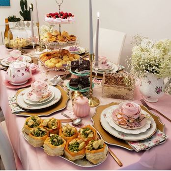 The Ritz-Carlton, Toronto - Tea for 6 at my place... comparing with high teas in town :( - Hotels Near Me - Toronto, Ontario