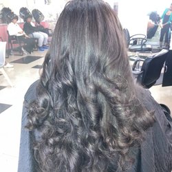 Mayra 2000 Dominican Beauty Salon  - Blow out with curls