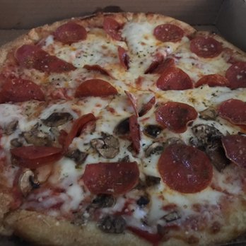 Iggies Pizza on the Bay - Medium pizza with pepperoni and half mushroom. All the ingredients were quality, crust was crisp and chewy, and it was garlic heaven. - Pizza Near Me - Caseville, Michigan