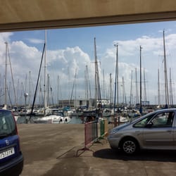 Restaurante Els Mariners - Outside seating on the marina