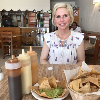 Camilo's - Complimentart guacamole and chips were good. 3 sauces for food. - Seafood Near Me - Cozumel, ROO Camilo's - Complimentart guacamole and chips were good. 3 sauces for food. - Seafood Near Me - Cozumel, ROO