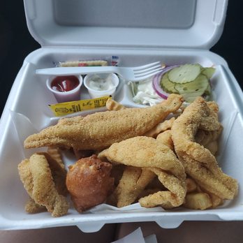 Fuzzie's Restaurant - Catfish dinner! Absolutely amazing! - Restaurants Near Me - Glenmora, Louisiana
