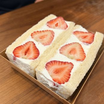 Refresh House Juice Bar - Thick Strawberry Cream Sandwich - Juice Bars & Smoothies Near Me - Renton, Washington Refresh House Juice Bar - Thick Strawberry Cream Sandwich - Juice Bars & Smoothies Near Me - Renton, Washington