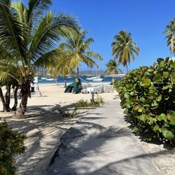 Hotel on the Cay - Walking to the beach