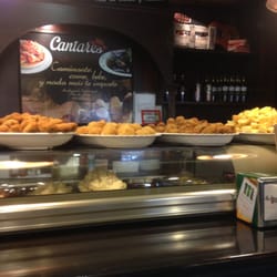 Cantares Taberna Española - Exposición de croquetas