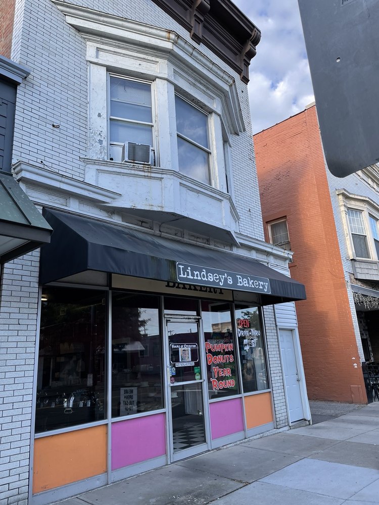 Lindsey's Bakery Logo