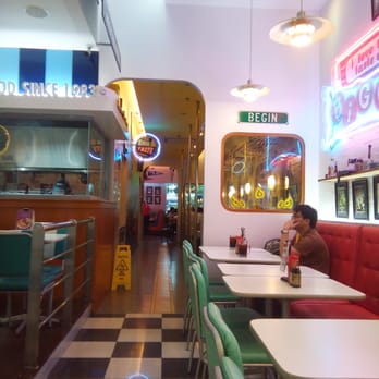 Bigg's Diner - Diner-esque interior. - American Near Me - Lipa, BTG