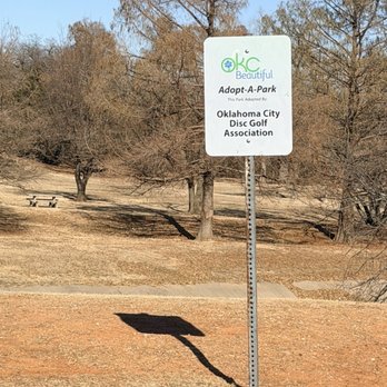 Will Rogers Disc Golf - Signage and fairway - Disc Golf Near Me - Oklahoma City, Oklahoma Will Rogers Disc Golf - Signage and fairway - Disc Golf Near Me - Oklahoma City, Oklahoma