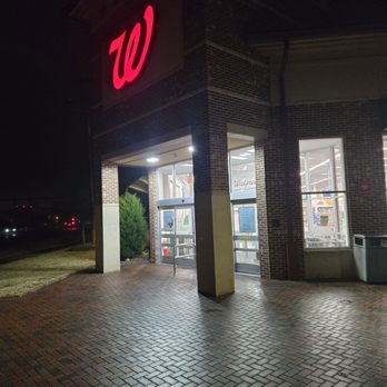 Walgreens - Front - Drugstores Near Me - Huntersville, North Carolina Walgreens - Front - Drugstores Near Me - Huntersville, North Carolina