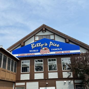Betty's Pies - the front of the building - Desserts Near Me - Two Harbors, Minnesota