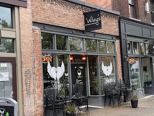 Wiley's downtown bistro by null