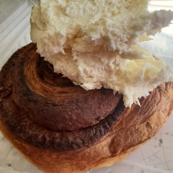 The Worker Bee Cafe - Cinnamon roll - Breakfast & Brunch Near Me - Carpinteria, California
