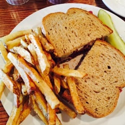 Fennellys' Irish Pub - Reuben with Fries