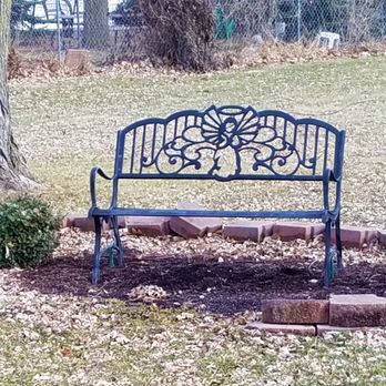 Sunnycrest Park - nice park bench - Parks Near Me - Marion, Indiana