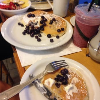 Eggs 'n Things - Looks good but is pretty tasteless and boring. - Breakfast & Brunch Near Me - Honolulu, Hawaii