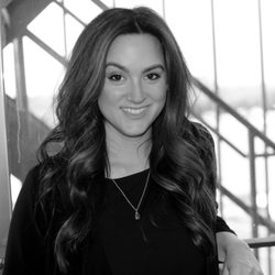 Aponi Salon - stylist Casey