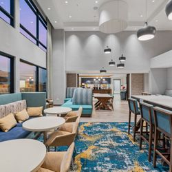 Hampton Inn Morro Bay - Spacious dining area with Free Wi-Fi