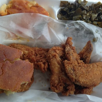 Robert's Restaurant - Fried chicken wings, Mac and cheese, collard greens and corn bread - Soul Food Near Me - Lithonia, Georgia