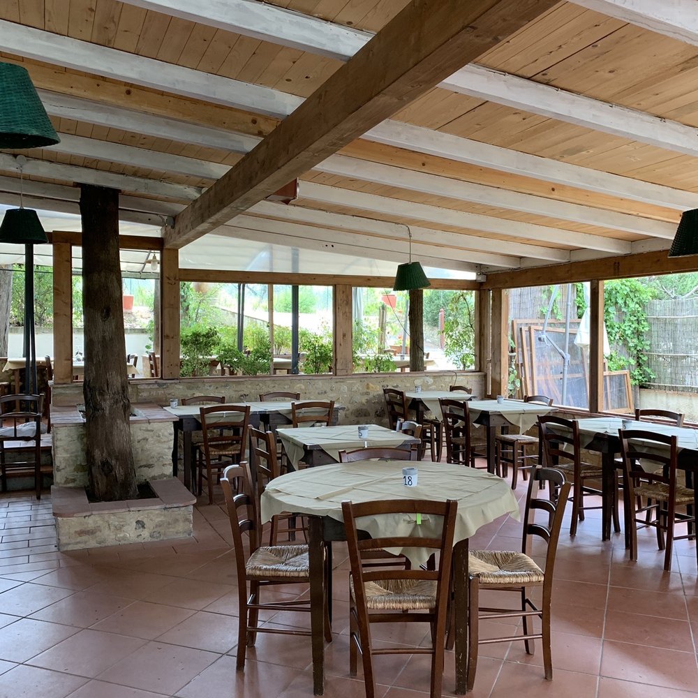 La Capannina - Inside seating - Tuscan Near Me - Tavarnelle Val di Pesa, FI La Capannina - Inside seating - Tuscan Near Me - Tavarnelle Val di Pesa, FI