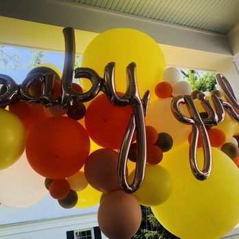 Paris312 - Baby girl baby shower balloon garland - Party Supplies Near Me - Chicago, Illinois