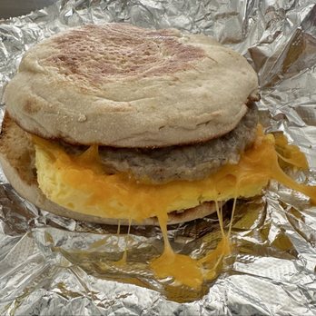 Blackbird Cafe - Breakfast sandwich - Cafes Near Me - Edgartown, Massachusetts