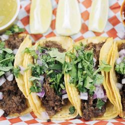 Bigotes Street Tacos - Tacos Barbacoa