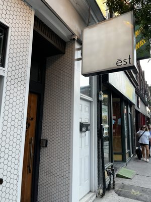 ēst Restaurant by null