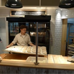 Der Premium Bäcker - Es wird traditionell mit frischem Teig gebacken, was man wirklich schmecken kann!