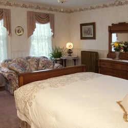 Red Forest Bed & Breakfast - Rose Room