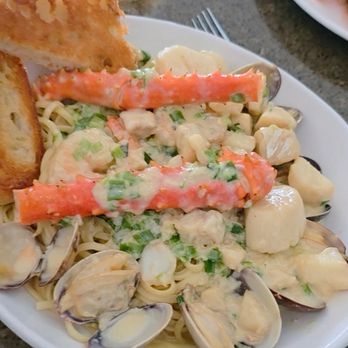Everett's - Seafood pasta - Wine Bars Near Me - Wasilla, Alaska