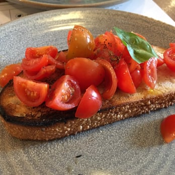 Crust - tomatoes on bread . An ordinary starter. And quite difficult to eat without the tomatoes falling back on the plate - Pizza Near Me - Liverpool, XMS