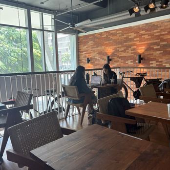 Bluetree Cafe - Kaka'ako - Indoor - Coffee & Tea Near Me - Honolulu, Hawaii Bluetree Cafe - Kaka'ako - Indoor - Coffee & Tea Near Me - Honolulu, Hawaii