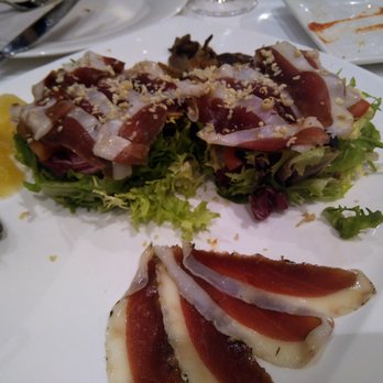 Plan A - Ensalada de jamón de pato casero, boletus y virutas de foie - Spanish Near Me - Oviedo, O
