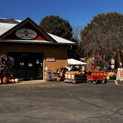 Milburn Orchards - Market facade
