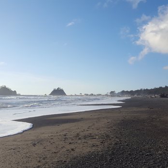 Quileute Oceanside Resort - View looking down towards the resort from far end of the beach - Hotels Near Me - La Push, Washington