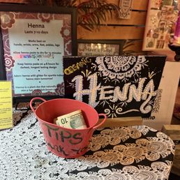 Henna artist
