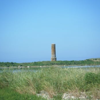 Bartholomew Gosnold Monument - Truly in the middle of  nowhere - Landmarks & Historical Buildings Near Me