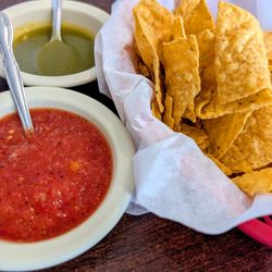 Hermanos Taqueria & Bakery - Chips and salsa