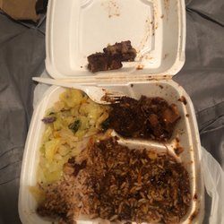 Oxtails, cabbage, plantains &rice