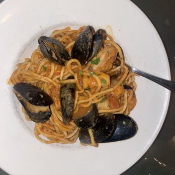 Ferro Bar & Cafe - Spaghetti alla Marinara - Bars Near Me - Toronto, Ontario