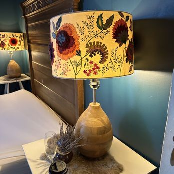 Tokeland - Cute lamps around hotel - Breakfast & Brunch Near Me - Tokeland, Washington Tokeland - Cute lamps around hotel - Breakfast & Brunch Near Me - Tokeland, Washington