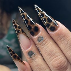 Shears & Laque Beauty Bar
