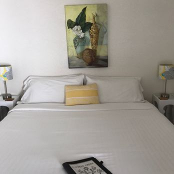 Cypress Creek Cottages - Yellow room bed - Guest Houses Near Me - Wimberley, Texas Cypress Creek Cottages - Yellow room bed - Guest Houses Near Me - Wimberley, Texas